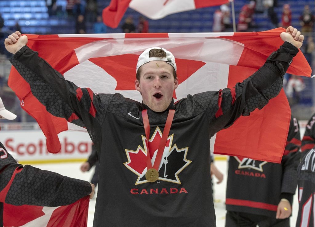 مدال طلای مسابقات قهرمانی هاکی روی یخ بر گردن کانادایی ها