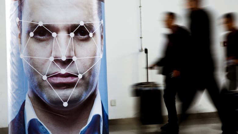 فناوری تشخیص چهره Clearview AI و نقض قوانین حریم خصوصی