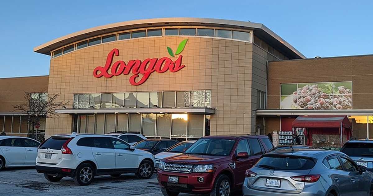 نمای بیرونی فروشگاه Longo`s در تورنتو