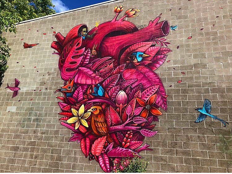 نقاشی دیواری با طرح گل و پرنده