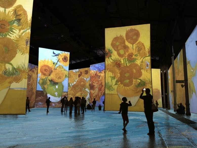 نمایشگاه آثار ونگوگ-مجموعهٔ گل‌های آفتابگردان
