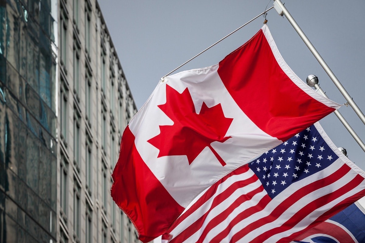 پرچم امریکا و کانادا-بسته نگه داشتن مرزها
