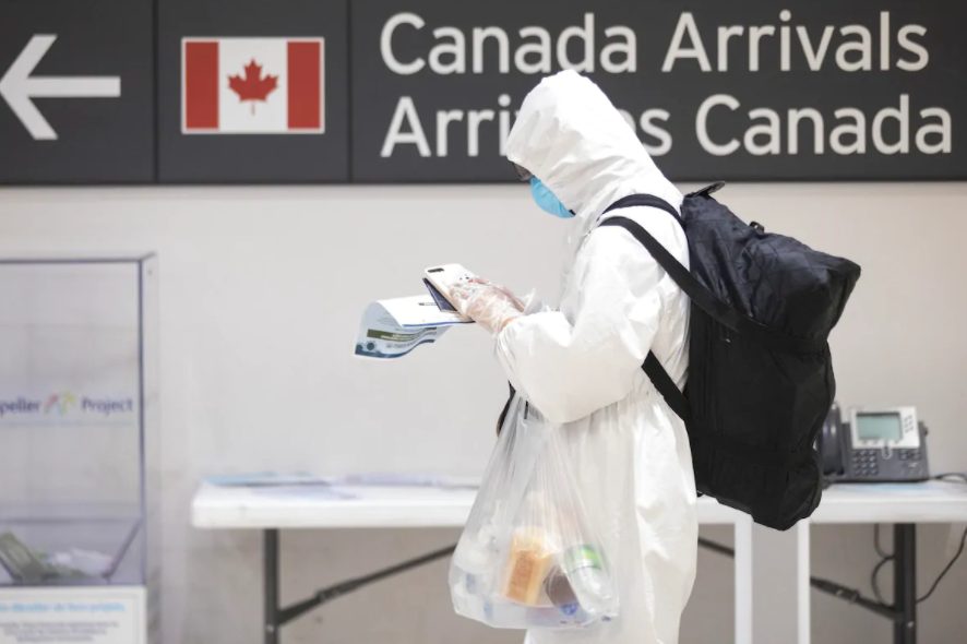 قانون قرنطینه کانادا - مسافری با رعایت پروتکل بهداشتی