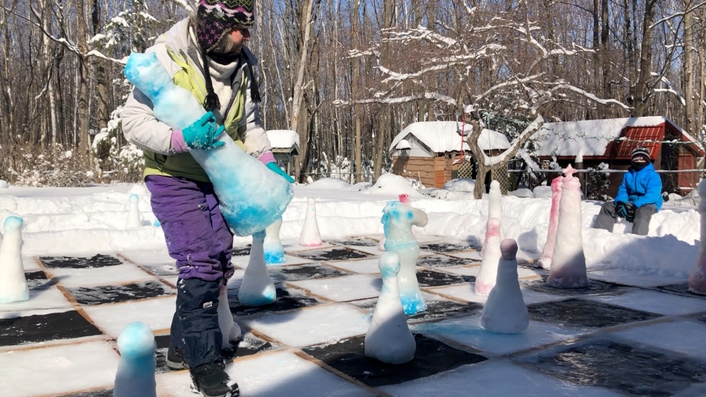 شطرنج بازی با مهره های یخی