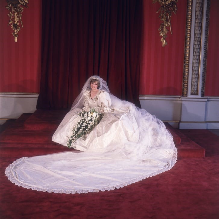 پرنسس دایانا با لباس عروسی