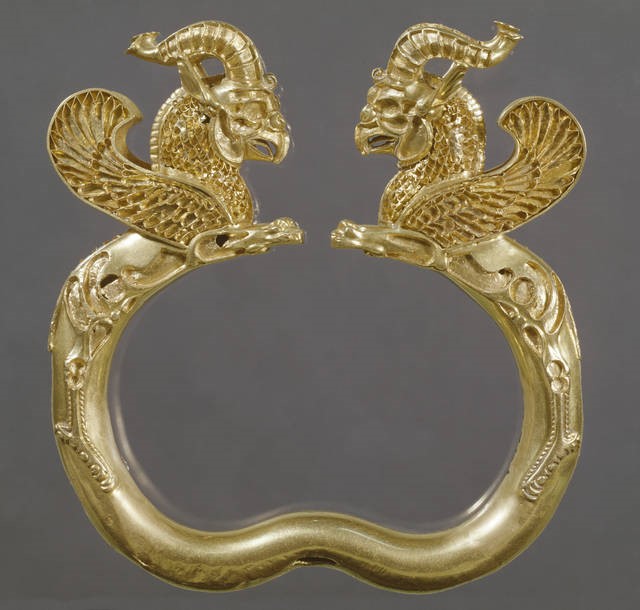 دستنبند طلایی متعلق به گنجینه اکسوز – متعلق به ۳۳۰ تا ۵۰۰ قبل از میلاد