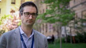 دکتر «Jérôme Leis»، رئیس پیشگیری و کنترل بیماری‌های عفونی در بیمارستان «Sunnybrook»