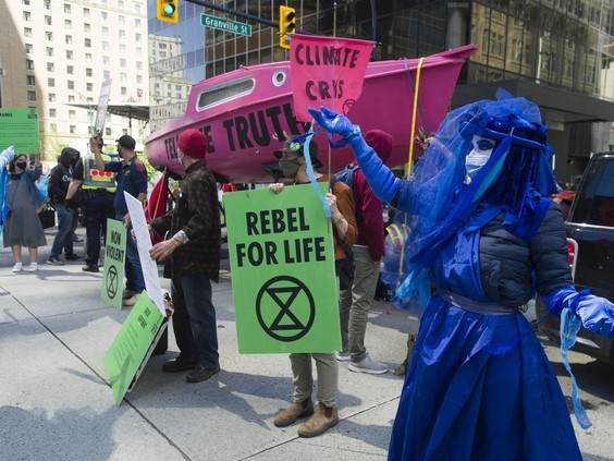 معترضان پل گرنویل در ونکوور را بستند 3