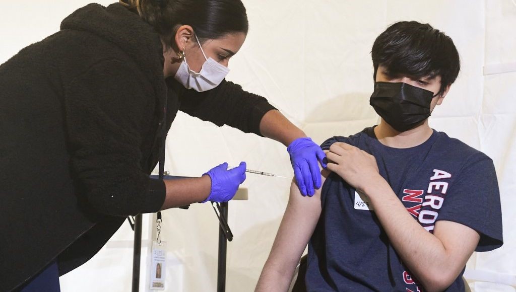 واکسیناسیون نوجوانان