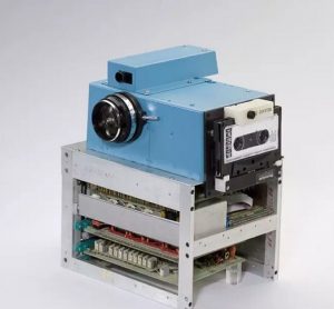 نخستین دوربین دیجیتال