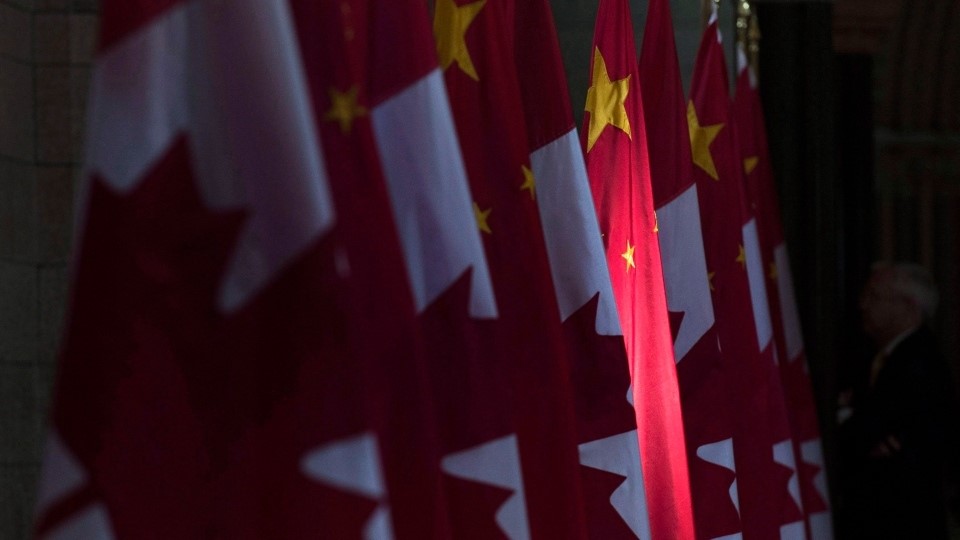 پرچم کانادا و چین