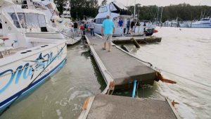 تخریب اسکله در یک تفرجگاه دریایی در توتوکاکا، نیوزیلند