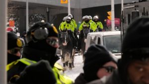 پلیس و معترضان کانادا